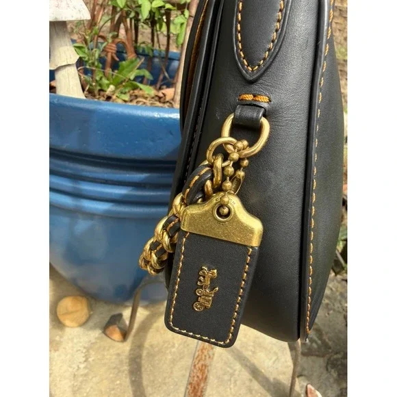 Coach 1941 Saddle Bag 23 Black Glovetanned Leather Crossbody 58241 Brass Chain - Picture 4 of 16